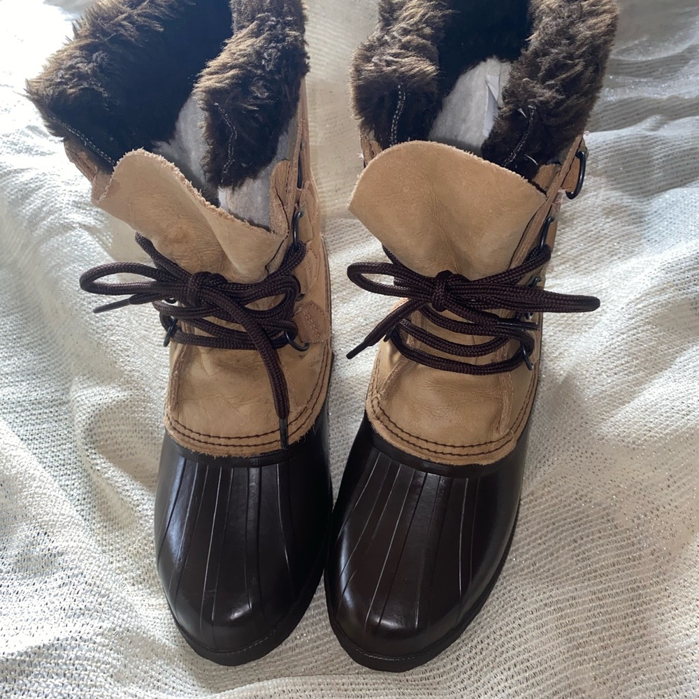 Sorel Brown and Tan Winter Rain Boots with Fur Lining and Lace-up Design